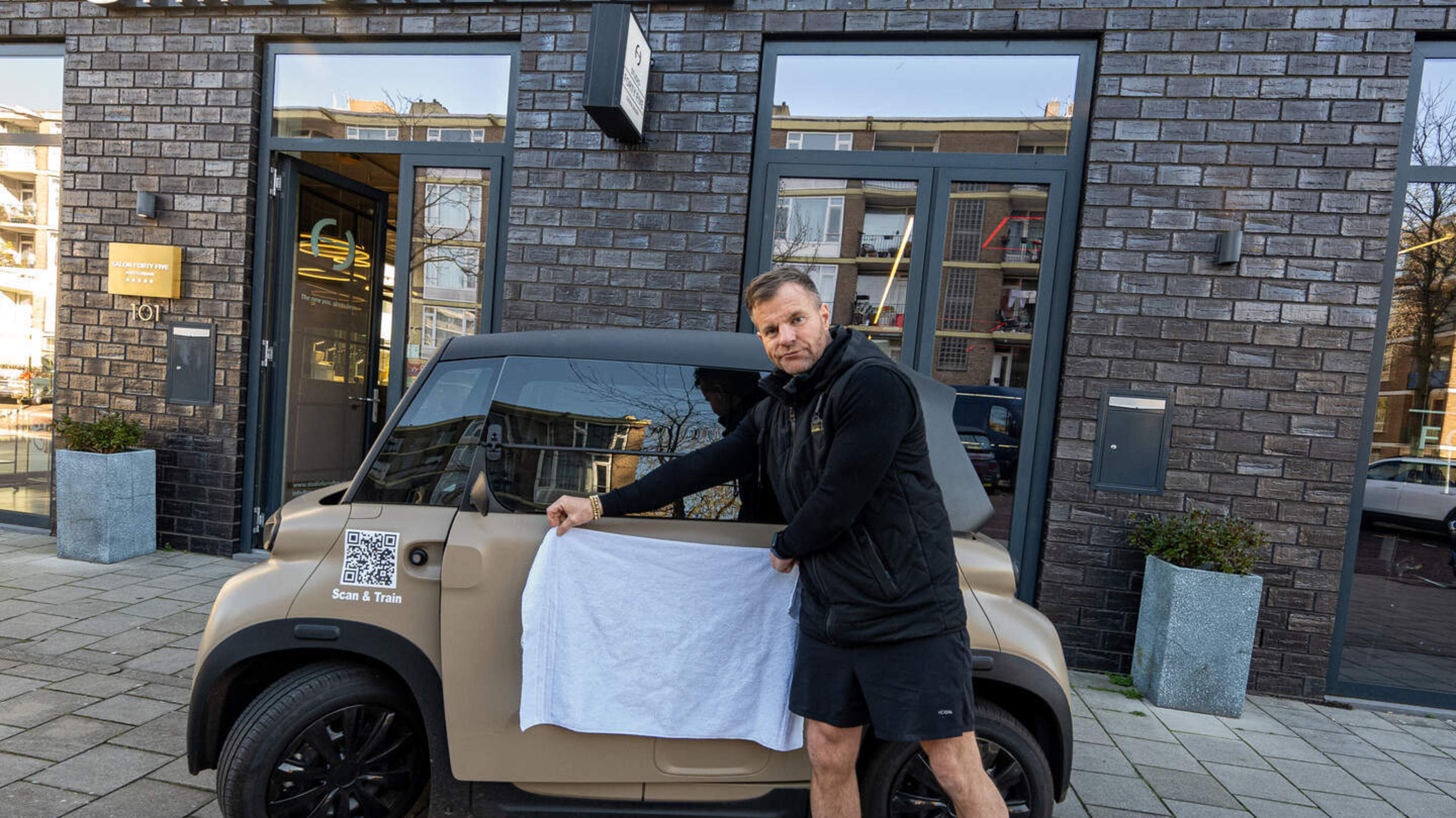 Stephan krijgt gelijk van gemeente Amsterdam, bizarre ’handdoekboete’ van 1400 euro is ingetrokken: ’Ik wilde doorgaan tot het einde’